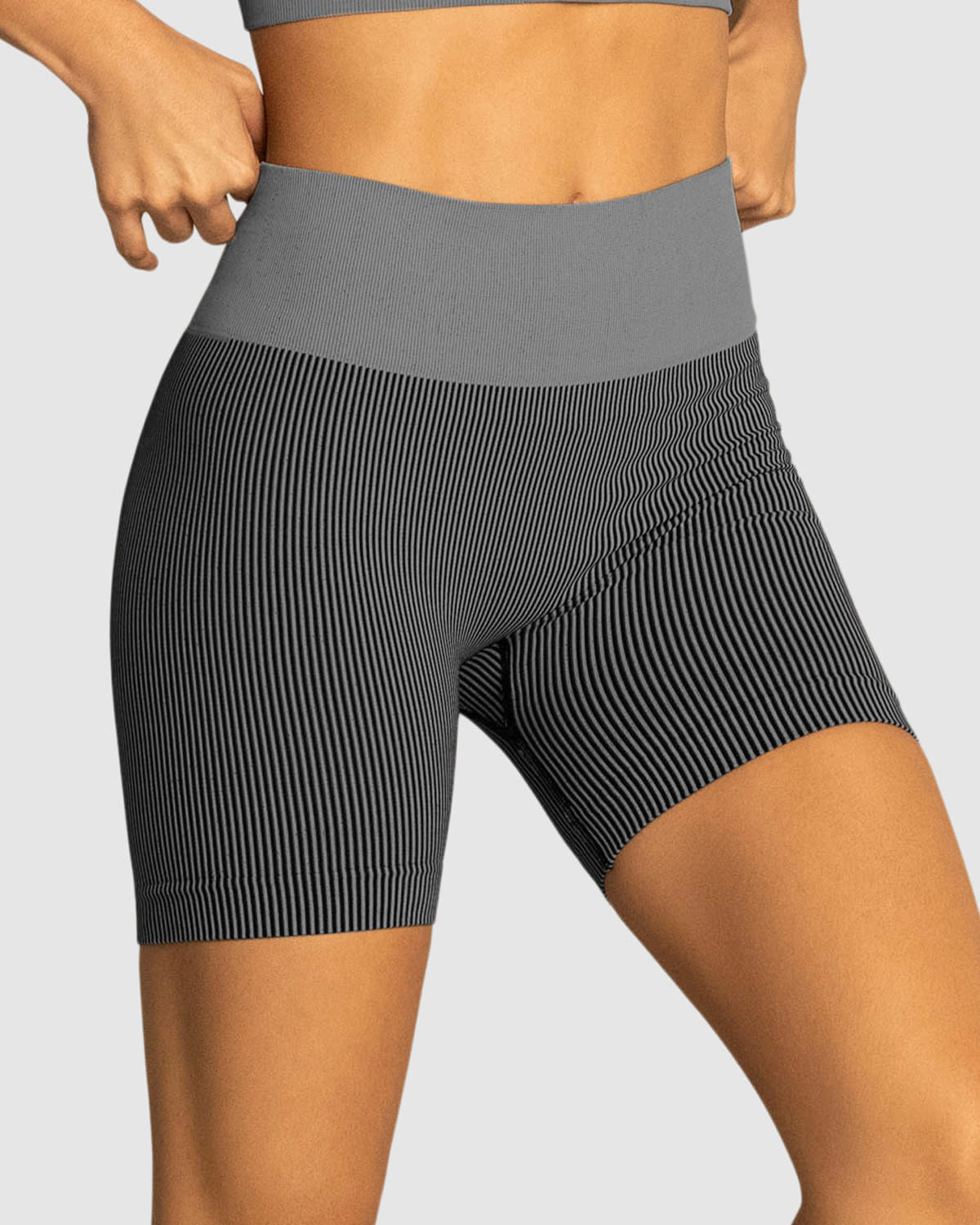 Seamless sculpting active biker short Leonisa