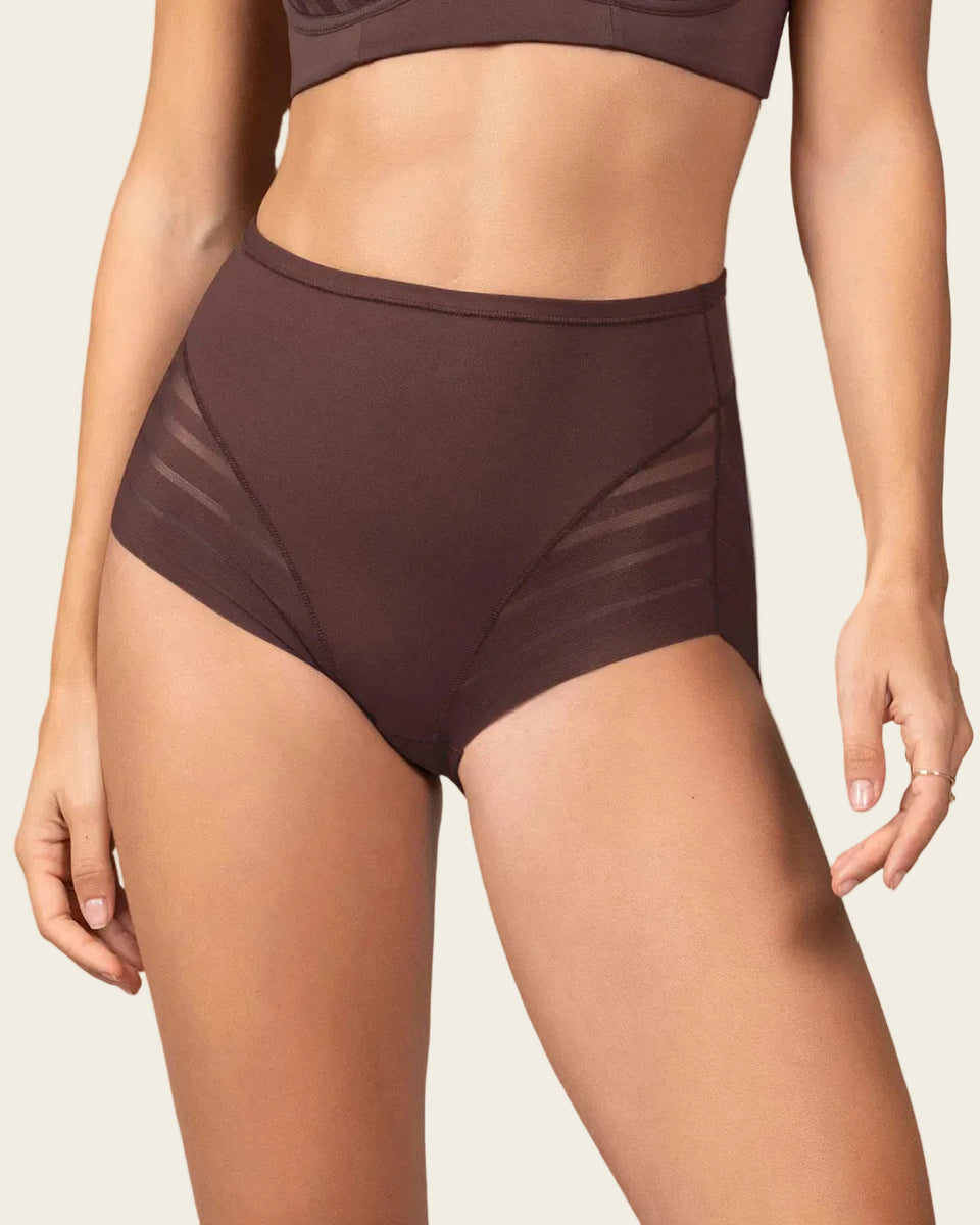 Braga faja clásica con control moderado de abdomen y bandas en tul