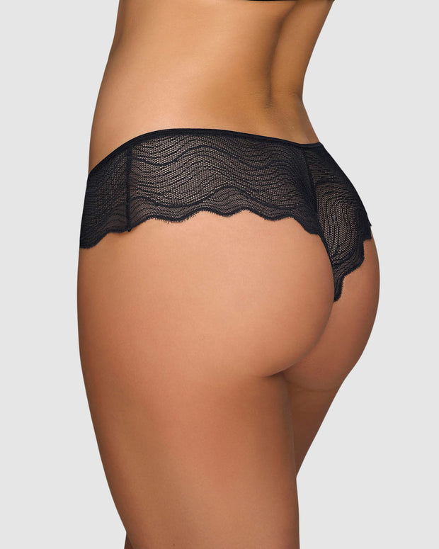 Braguita con ojal decorativo en frente